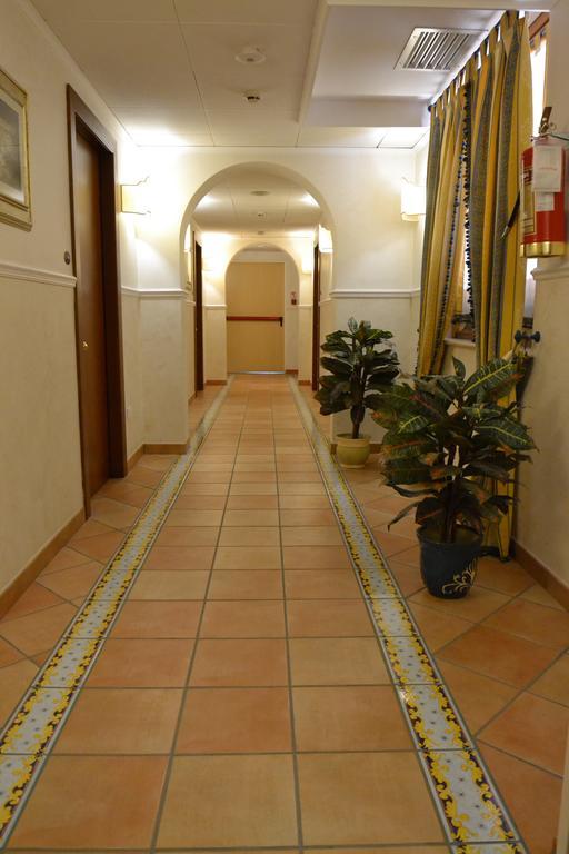 Luigi & Restaurant Nuova Gestione Hotel Villa Rosa Di Martinsicuro