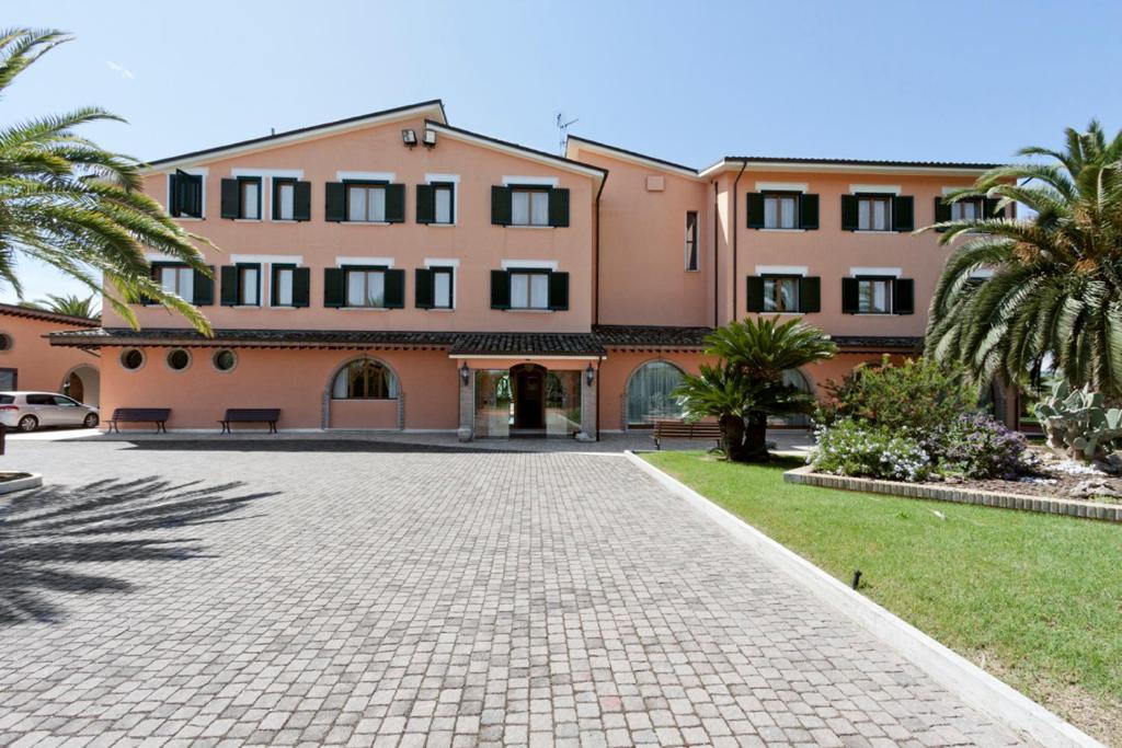 Luigi & Restaurant Nuova Gestione 3*
