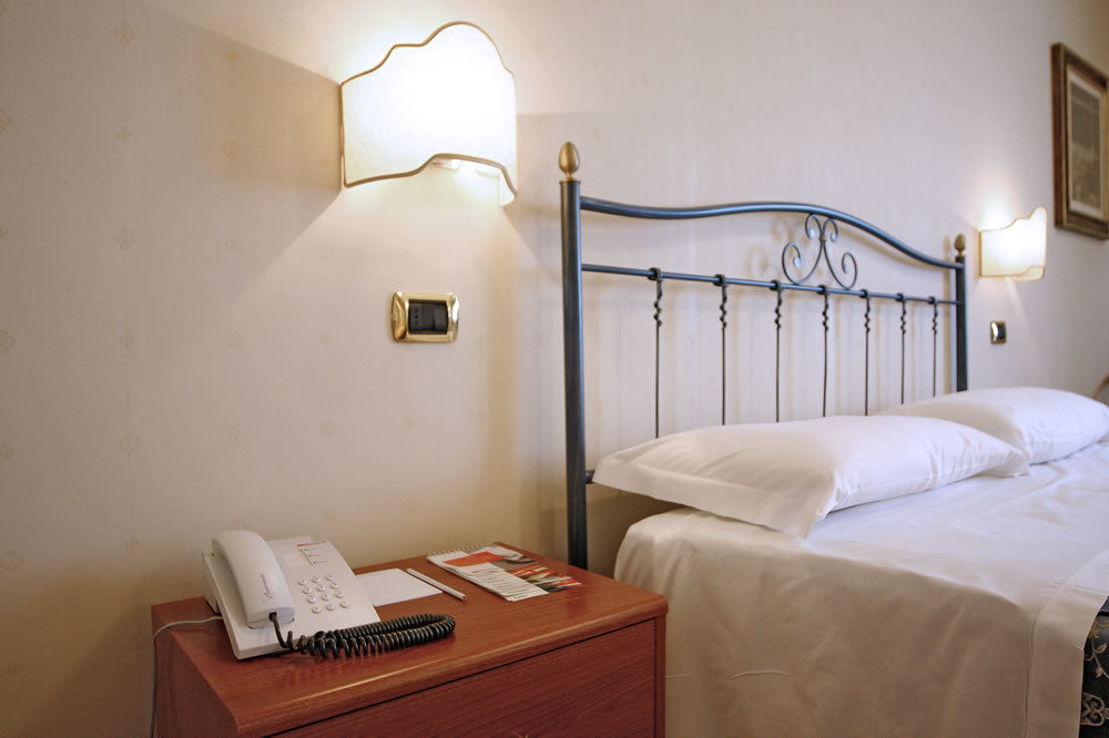 Luigi & Restaurant Nuova Gestione Hotel Villa Rosa Di Martinsicuro